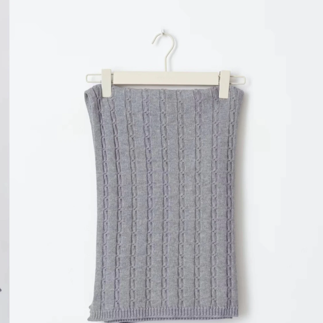 Grå stickad halsduk - 90