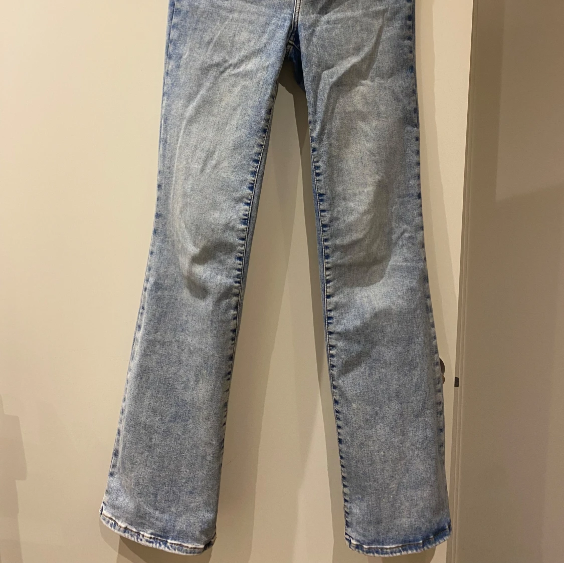 Blå bootcut jeans