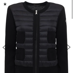  SÖKER Svart pufferjacka från Moncler - Söker för Hällst under 900kr och storlek XS eller S