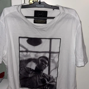 Limitato Exclusive Muhammed Ali M - Storlek M, Muhammed Ali exclusive, org pris 2400kr. Säljs inte längre alls. Box + certifikat medföljes. Kan stryka för 50kr (elpriserna). Använd ca 15-20 ggr. 