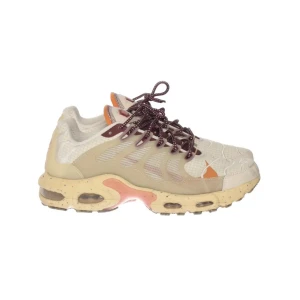 Nike air Max  - Nike air Max bra skick finns ingen skador har använda det fyra veckor sen jag tänkte sälja den 