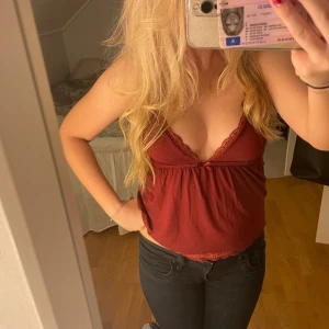 Vinröd topp från Nelly - Snygg och ny topp jag köpt från Nelly !! 