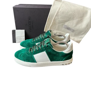 Valentino Flycrew Grön | 41-42 - Vad vi tidigare sålt på en annan sida här på plick.