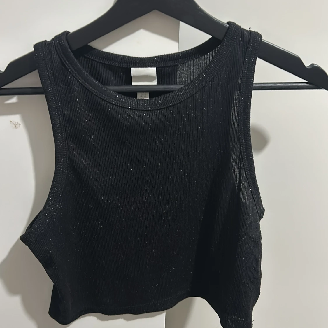 Svart glittrig croppad topp från H&M