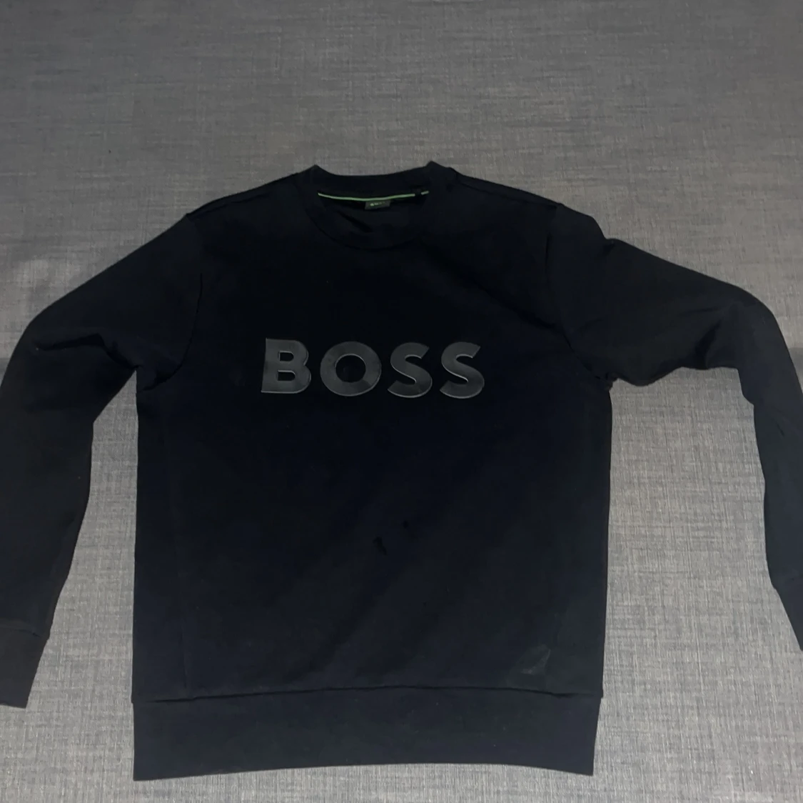 Svart sweatshirt från BOSS