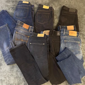 Jeans bundle - Tja! Säljer en jeans bundle som består av: 2 par Replay jeans | 3 par vintage acne jeans (nästintill omöjliga att få tag på)| 1 par nudie jeans | 2 par Dobber jeans | skriv privat angående frågor! OBS desto fler du köper desto billigare🙌