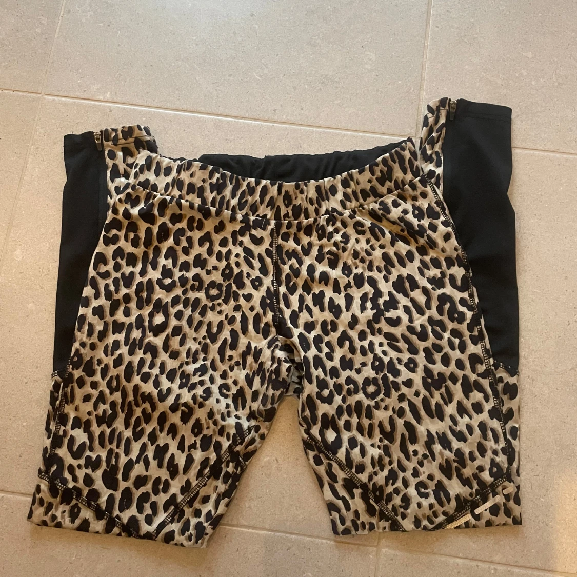 Leopardmönstrade träningstights  - 90