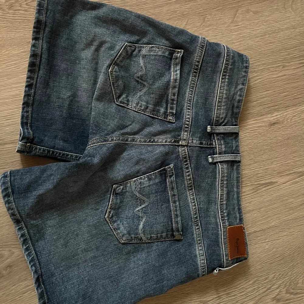 Lågmidjade jeans shorts ifrån pepe jeans , storlek xs/s ? ❣️. Shorts.