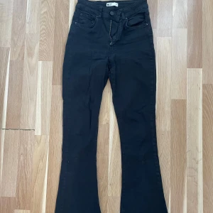 Utsvängda jeans  - Bra skick