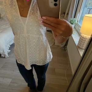 Vit blus  - Blus köpt på en marknad i Danmark💓💓Ny med lapp kvar