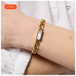 Guldarmband med pärldetalj - Guldplätterat armband ifrån ur och penn, säljer då jag tycker de e lite förstort för mig så kommer tycär inte till användning. 