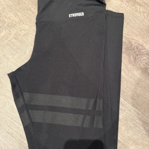 Träningsbyxor stronger - Nya fina byxor.  180kr med frakt