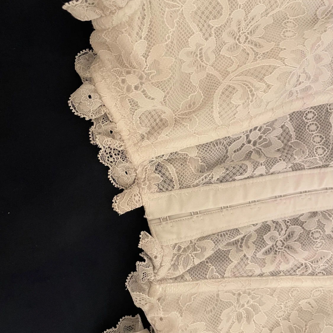 Vit spetskorsett - 91