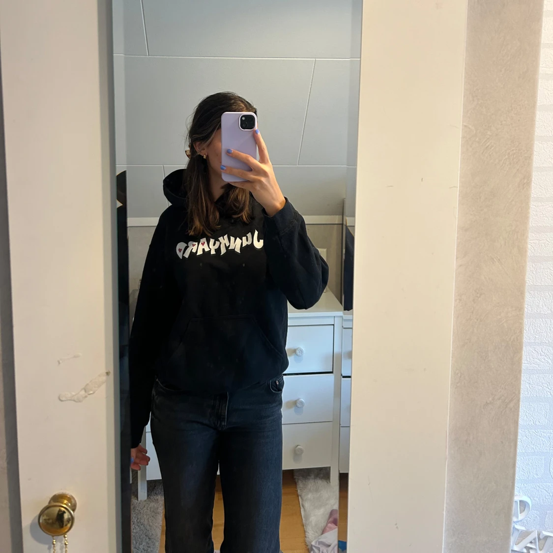 Svart hoodie med tryck - 90