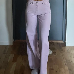 Wide leg jeans - Ljuslila högmidjade jeans från Monki💜