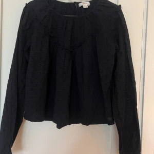 Blus - Säljer denna fina blus från Gina Young i storlek 158/164. Använd endas fåtal gånger.