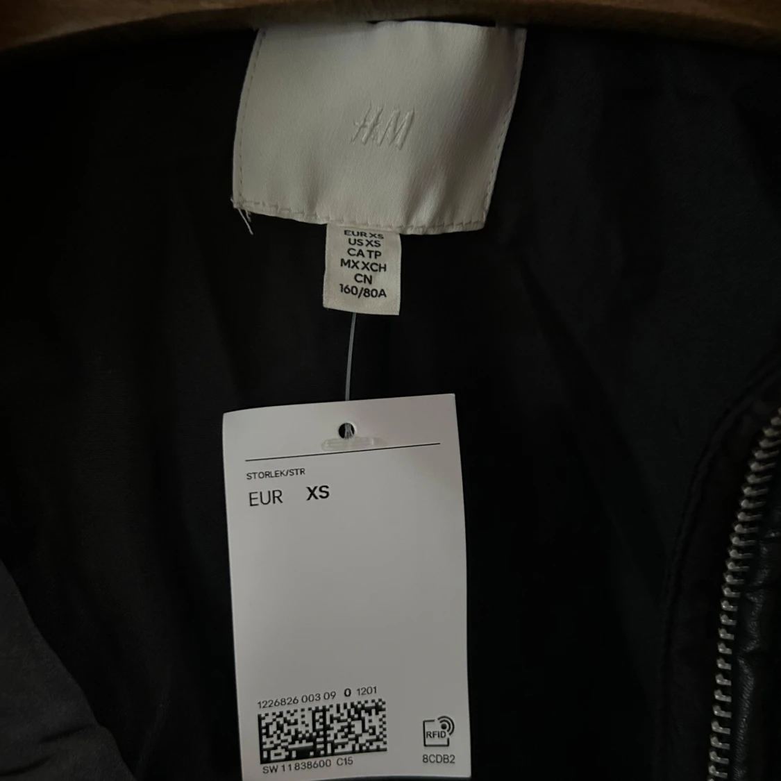 Svart teddyjacka från H&M - 90