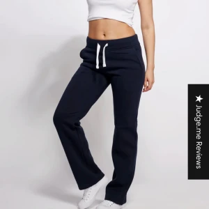 Russemerch  - Säljer dessa mjukisbyxorna! Säljer dom då de är lite för stora på mig❤️