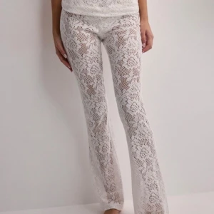 Vita spetsbyxor - Vita spetsbyxor från Nelly, använda fåtal gånger