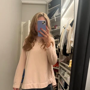 Tröja - Jätte fin och skön tröja som är en fin rosa färg passar bra till nästan allt! 🥰