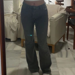 Gina perfect jeans (flared) - Storlek 38 as snyggt skick