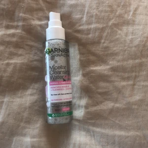 Micellar cleansing  - Säljer denna näsan helt oanvända micellar cleansing den är verkligen jätte bra!😍😍 Kontakta för fler frågor o information 😘