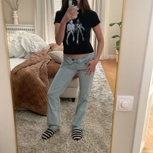 Never Denim jeans💯  - Sköna jeans i bra skick, pris kan diskuteras vid snabb affär 💗 Inte använda så mkt, därav säljs dem😝