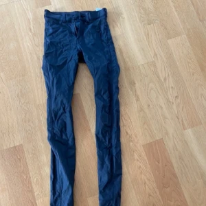 Black metal jeans från DRDENIM  - Bra skick, inte använda på länge, modell Plenty Black Metal A09