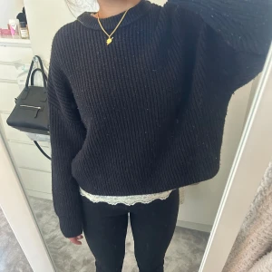 Stickad från zara💗 - Stickad tröja från zara, fin men nopprig💗💗💗storlek s💖