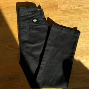 Dickies byxor i modell Elizaville Storlek w24