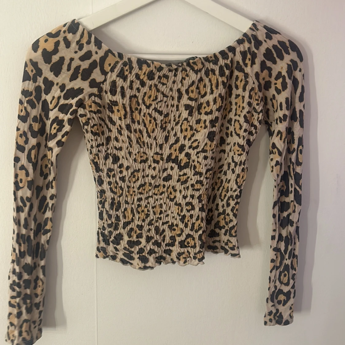 Leopardmönstrad topp från Gina Tricot - 91