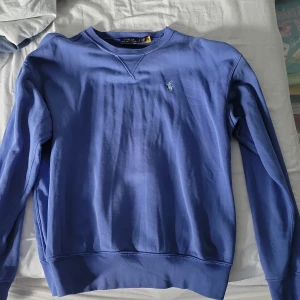 Ralph lauren tröja - Säljer denna tröja för att den inte kommer till användning