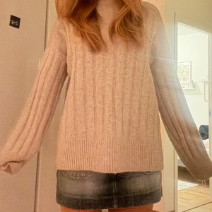 Stickad tröja - 🤍🤎 Nästan aldrig använd