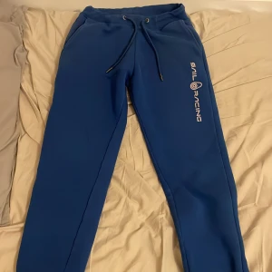 Blåa sail racing mjukisbyxor - Sköna mjukisbyxor bra matrieal äkta märke 
