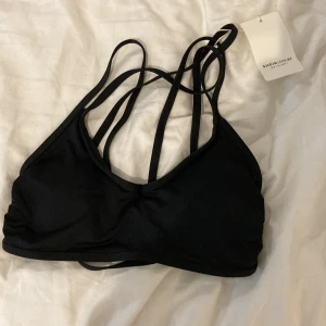 Sport-bh  - En svart sport-bh helt oanvänd 