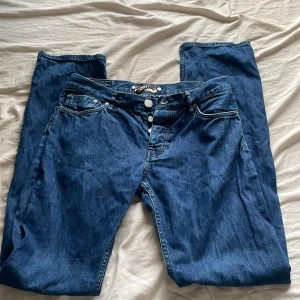 Burrberry jeans  - Säljer dessa burberry jeans i stl 32L. Bra skick! 