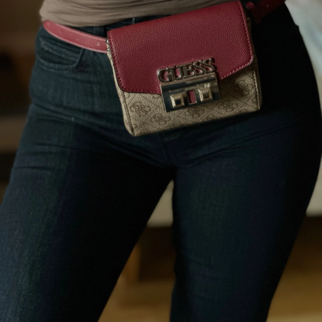 Guess - Midjeväska - 91