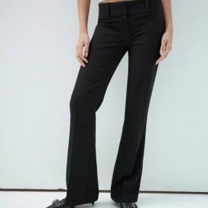 Lågmidjade kostymbyxor från Nelly  - Lågmidjade byxor från Nelly. Slutsålda på deras hemsida❤️aldrig använda!!