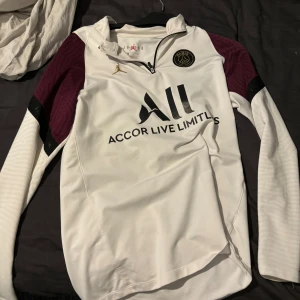 PSG fotbollströja - Säljer denna tröja då den inte kommer till användning längre. Hör av dig om frågor