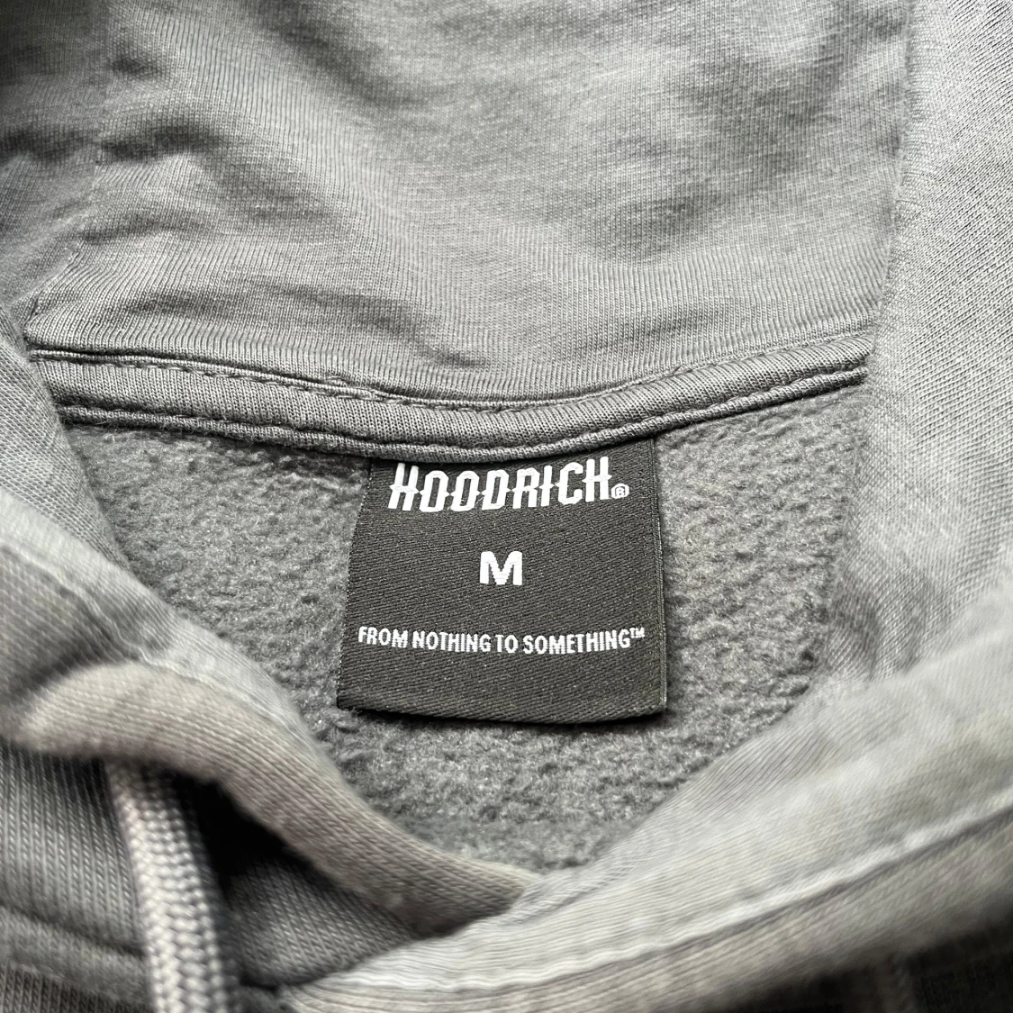 Grå hoodie från Hoodrich - 90