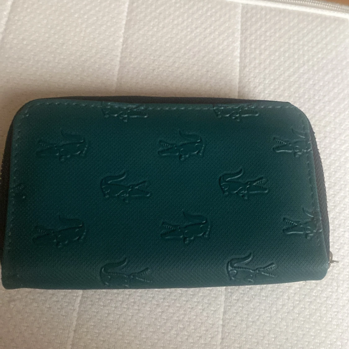 Grön plånbok med präglat mönster - 90