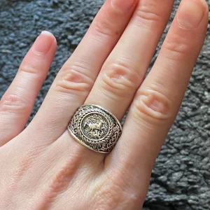 Ring - Fin ring! Säljer massor av smycken, samfraktar gärna 