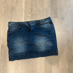 Jeanskjol - Säljer nu denna supersöta jeanskjolen. Helt nyskick.