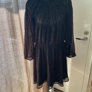 Klänning  - Klänning från GinaTricot i stl 40. 