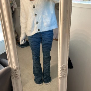 Coola jeans  - Såå snygga jeans med coolt mönster!!