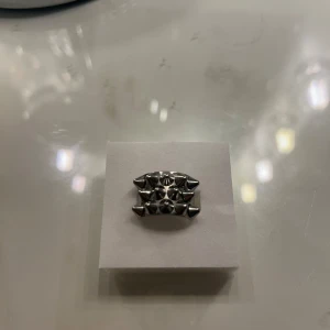 Edblad ring (silver) - Säljer min fina edblad ring i silver pågrund av att jag inte andvänder den längre, (i fint skick)