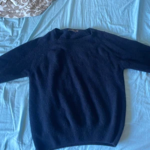 Oscar Jacobson tröja pris kan diskuteras!!! - Storlek S men passar som xs skick 8/10 nypris 1299kr