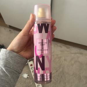 jättegod ariana grande body mist inspirerad av arianas parfym ”sweet like candy ”