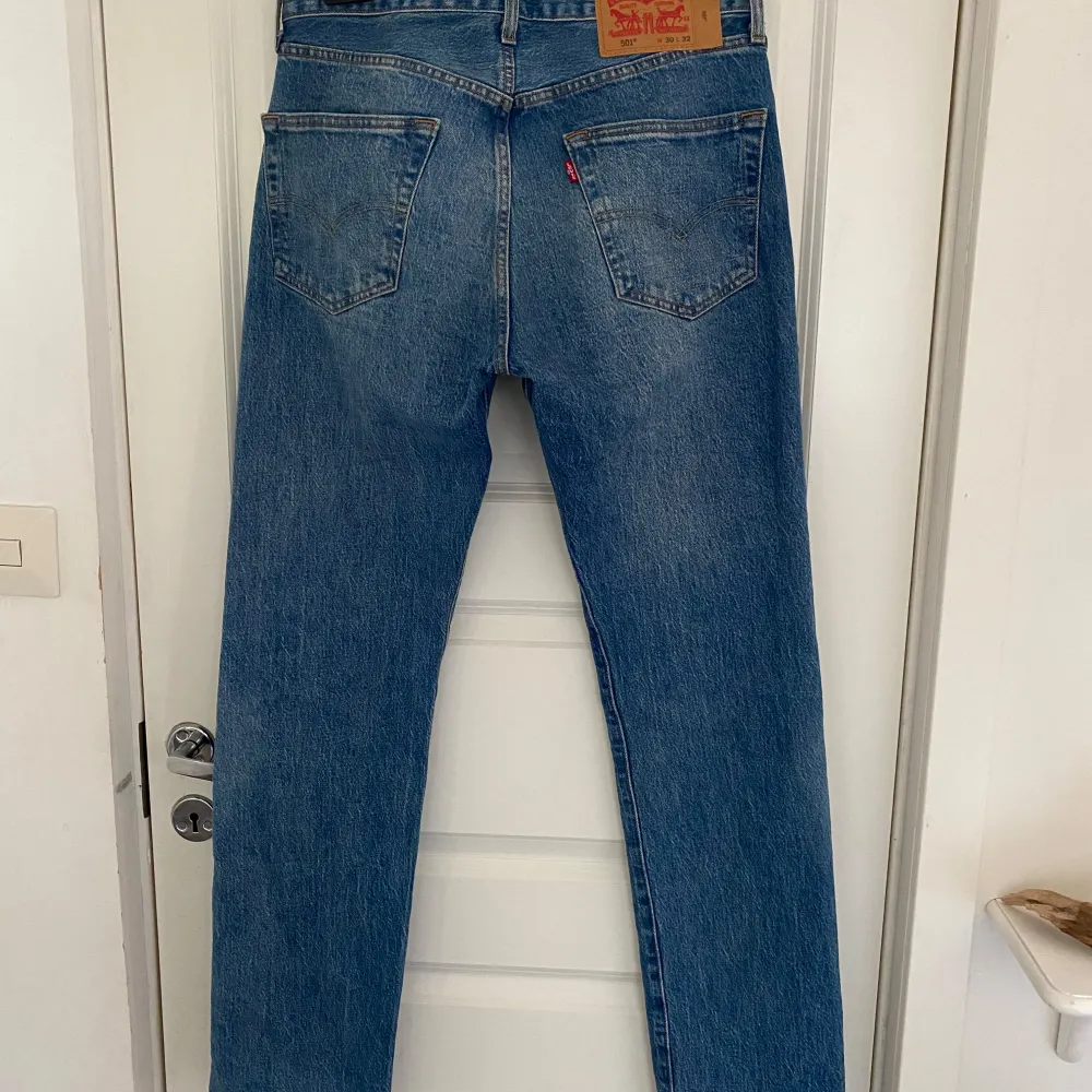 Ett par riktigt schyssta levi's jeans 501. Storlek W30 L32. Mycket bra skick 10/10. . Jeans & Byxor.