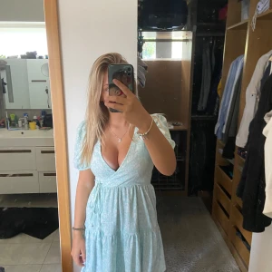Snygg höst och vår klänning🌸 - Säljer denna då jag behöver tjäna ihop lite pengar men den är jätte fin och inga defekter🥰